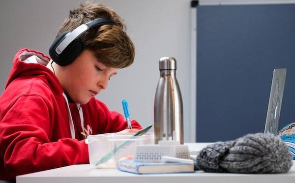 Découvrez les pédagogies alternatives pour un apprentissage personnalisé de votre enfant